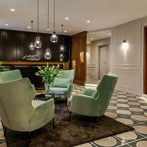 Eye- Boutique Suites, By Bqa بودابست